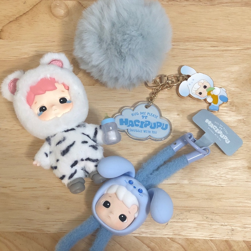 Hacipupu figurine and Keychain Set - White and Blue